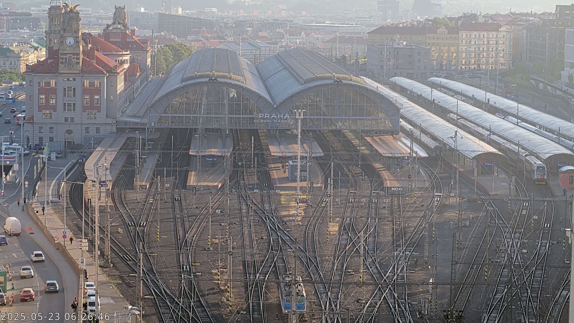 Prague Main Train  Station Live Cam & Praha City Skyline Live Cam, (Praha Hlavní Nádraží)- Vinohrady, Prague, Czechia