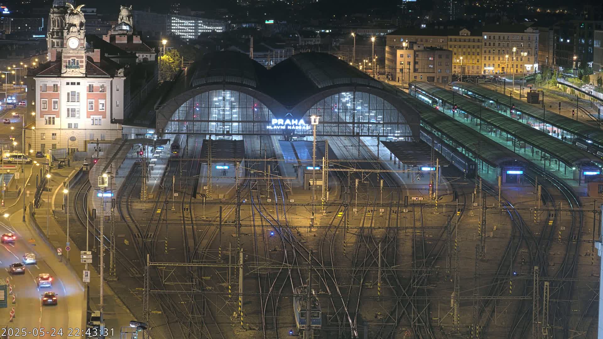 Prague Main Train  Station Live Cam & Praha City Skyline Live Cam, (Praha Hlavní Nádraží)- Vinohrady, Prague, Czechia