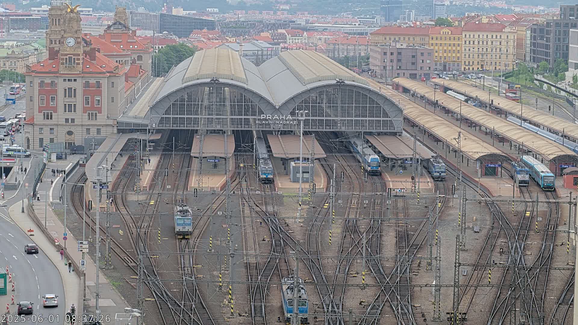 Prague Main Train  Station Live Cam & Praha City Skyline Live Cam, (Praha Hlavní Nádraží)- Vinohrady, Prague, Czechia