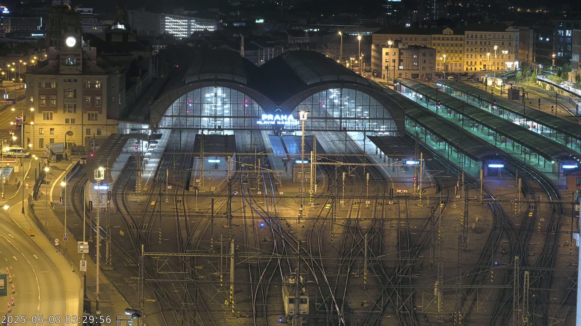 Prague Main Train  Station Live Cam & Praha City Skyline Live Cam, (Praha Hlavní Nádraží)- Vinohrady, Prague, Czechia