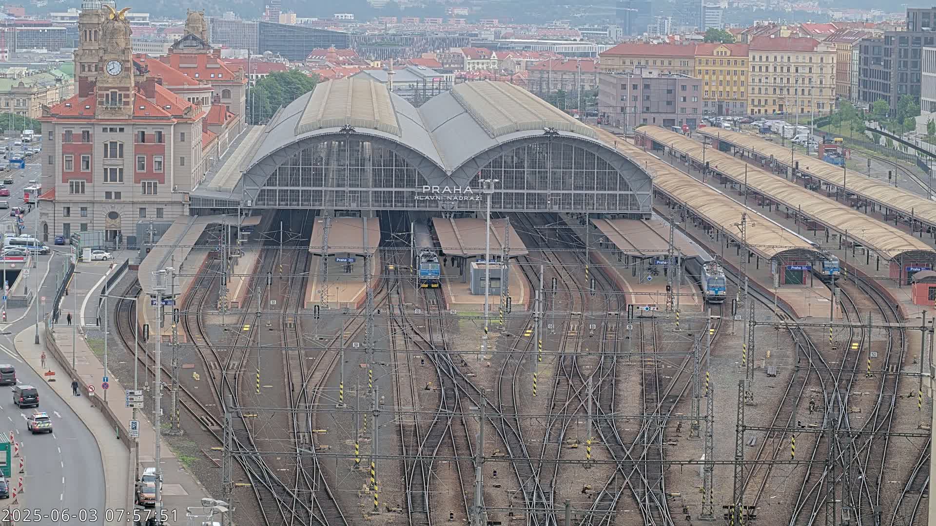 Prague Main Train  Station Live Cam & Praha City Skyline Live Cam, (Praha Hlavní Nádraží)- Vinohrady, Prague, Czechia