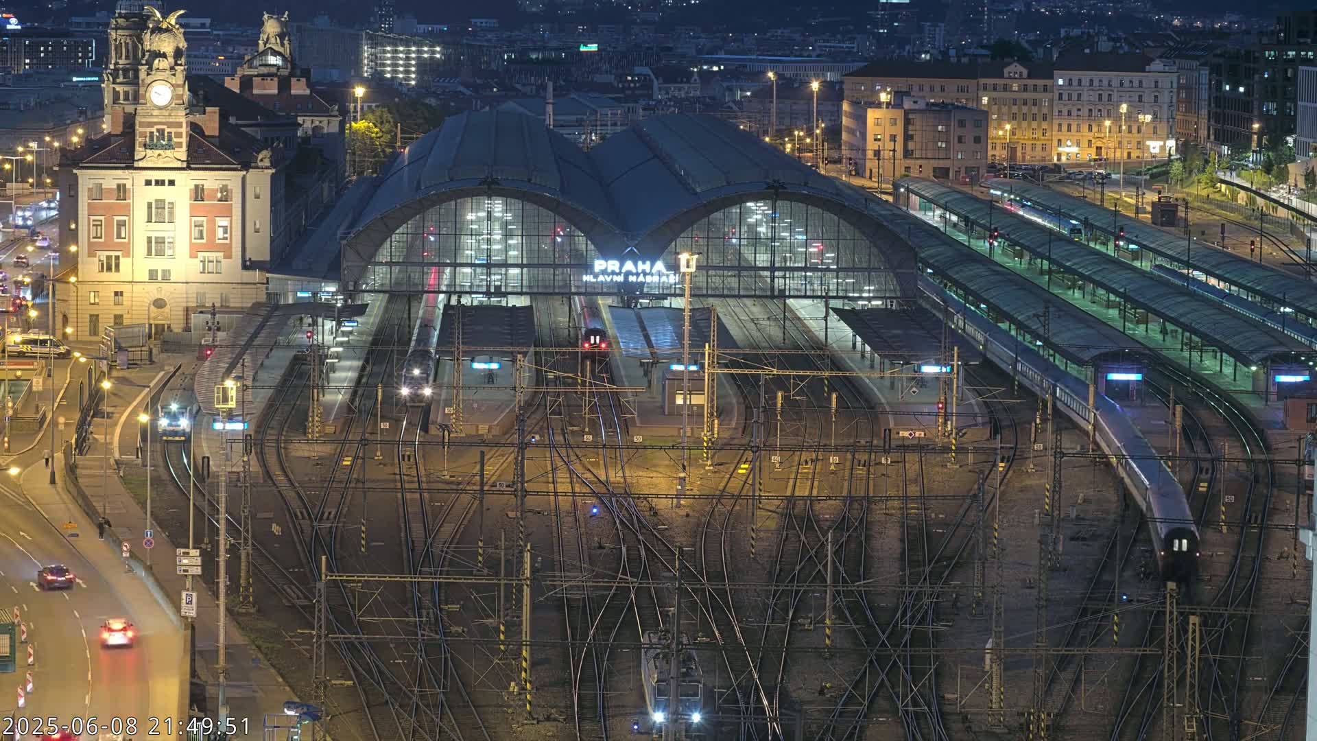 Prague Main Train  Station Live Cam & Praha City Skyline Live Cam, (Praha Hlavní Nádraží)- Vinohrady, Prague, Czechia