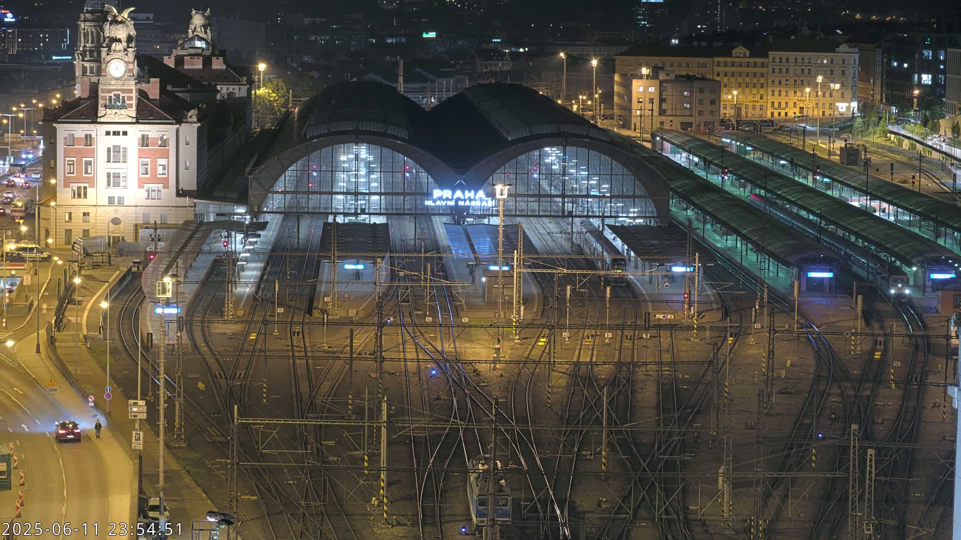Prague Main Train  Station Live Cam & Praha City Skyline Live Cam, (Praha Hlavní Nádraží)- Vinohrady, Prague, Czechia