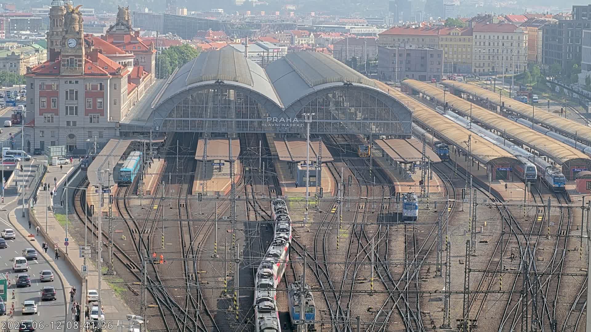Prague Main Train  Station Live Cam & Praha City Skyline Live Cam, (Praha Hlavní Nádraží)- Vinohrady, Prague, Czechia