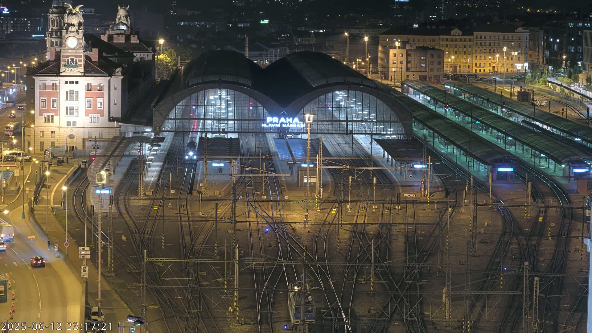 Prague Main Train  Station Live Cam & Praha City Skyline Live Cam, (Praha Hlavní Nádraží)- Vinohrady, Prague, Czechia