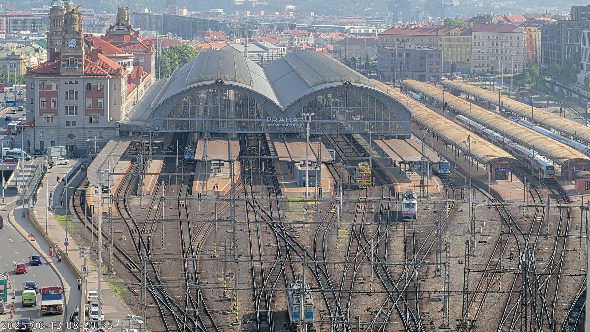 Prague Main Train  Station Live Cam & Praha City Skyline Live Cam, (Praha Hlavní Nádraží)- Vinohrady, Prague, Czechia