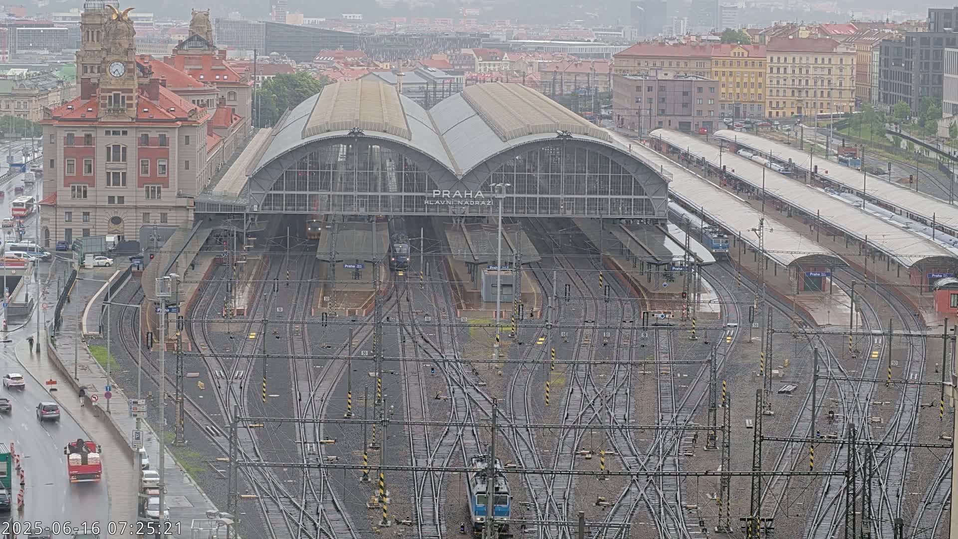 Prague Main Train  Station Live Cam & Praha City Skyline Live Cam, (Praha Hlavní Nádraží)- Vinohrady, Prague, Czechia