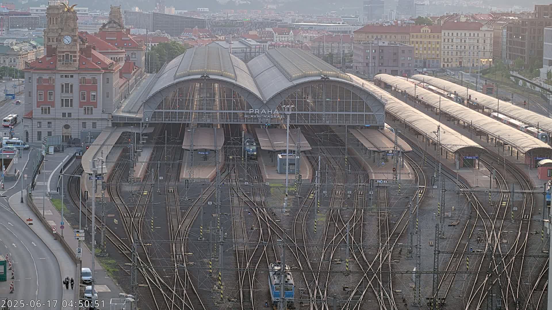 Prague Main Train  Station Live Cam & Praha City Skyline Live Cam, (Praha Hlavní Nádraží)- Vinohrady, Prague, Czechia