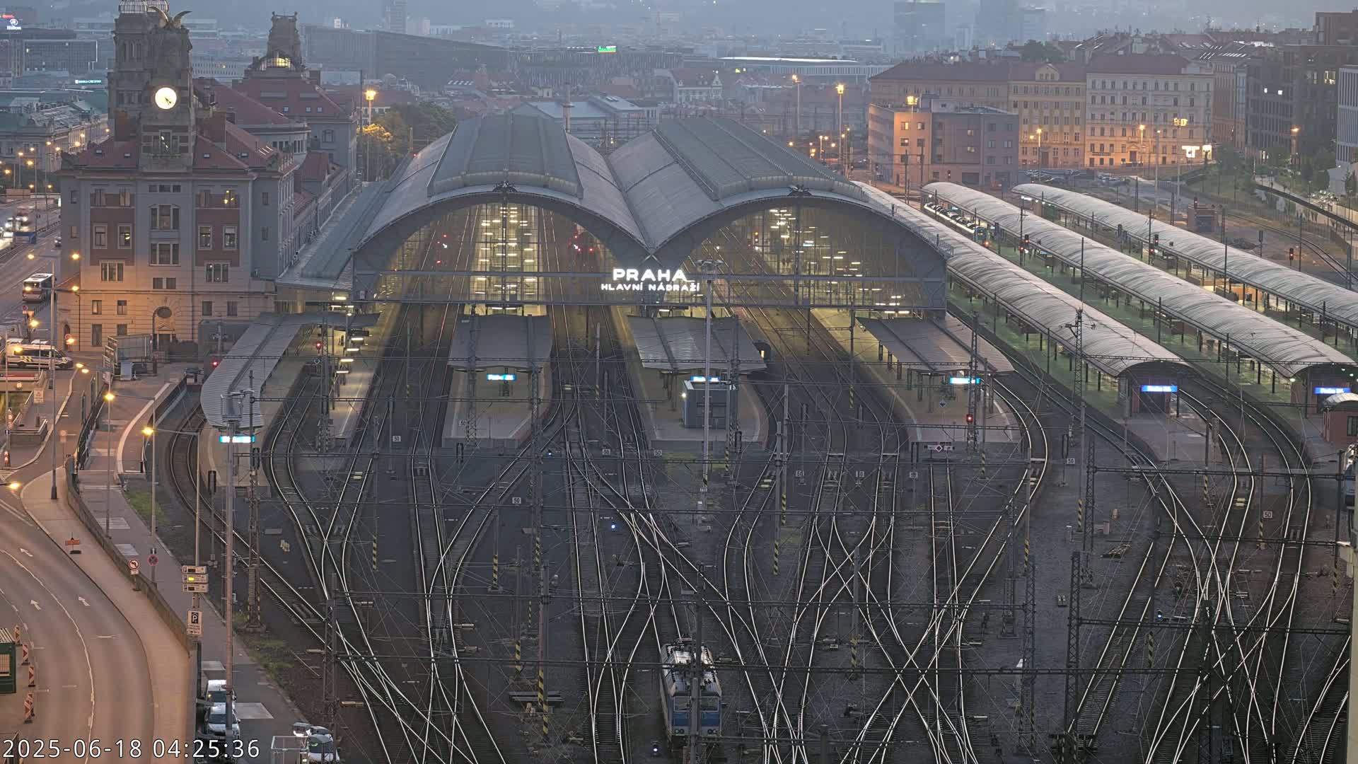 Prague Main Train  Station Live Cam & Praha City Skyline Live Cam, (Praha Hlavní Nádraží)- Vinohrady, Prague, Czechia
