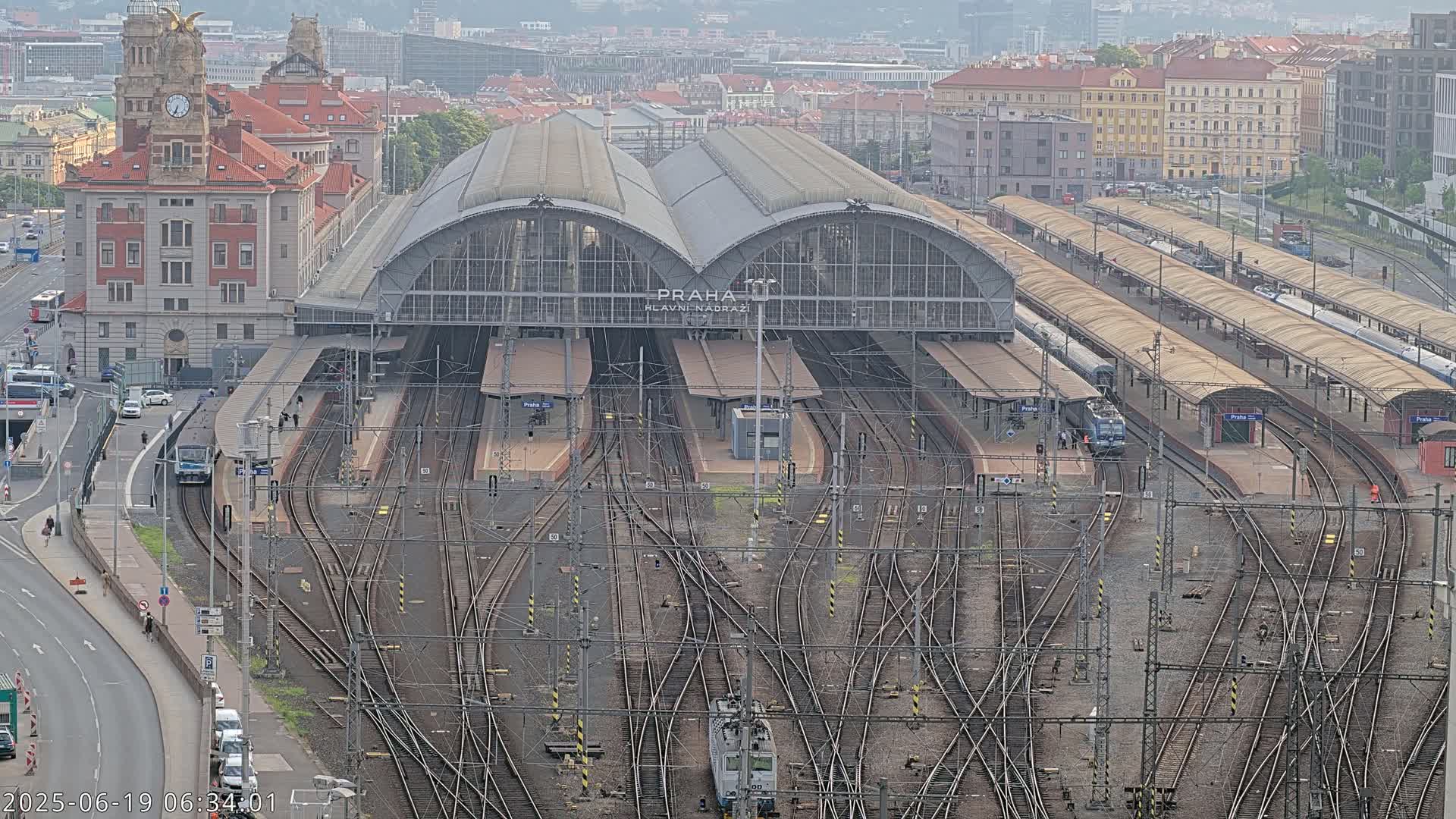 Prague Main Train  Station Live Cam & Praha City Skyline Live Cam, (Praha Hlavní Nádraží)- Vinohrady, Prague, Czechia
