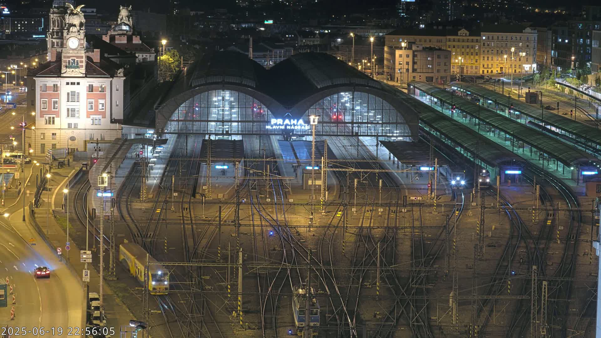 Prague Main Train  Station Live Cam & Praha City Skyline Live Cam, (Praha Hlavní Nádraží)- Vinohrady, Prague, Czechia