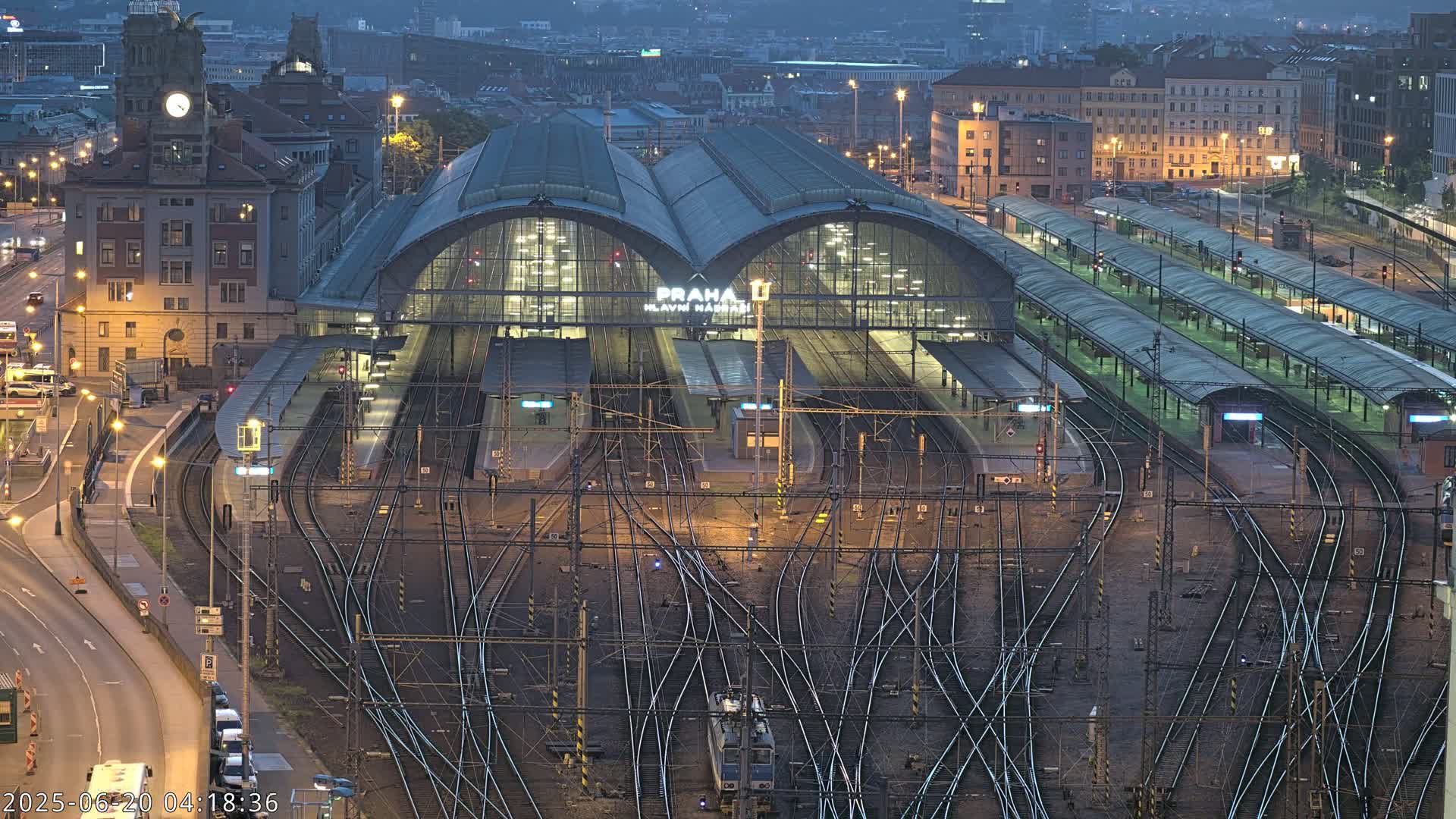 Prague Main Train  Station Live Cam & Praha City Skyline Live Cam, (Praha Hlavní Nádraží)- Vinohrady, Prague, Czechia
