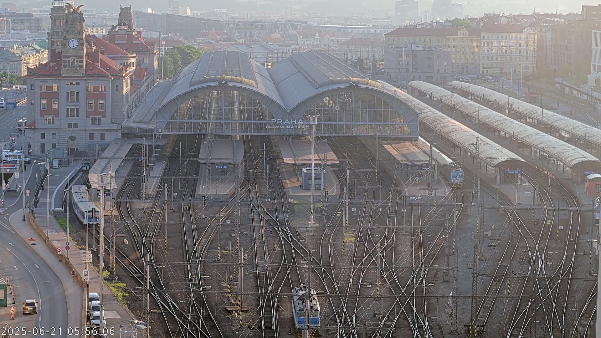 Prague Main Train  Station Live Cam & Praha City Skyline Live Cam, (Praha Hlavní Nádraží)- Vinohrady, Prague, Czechia