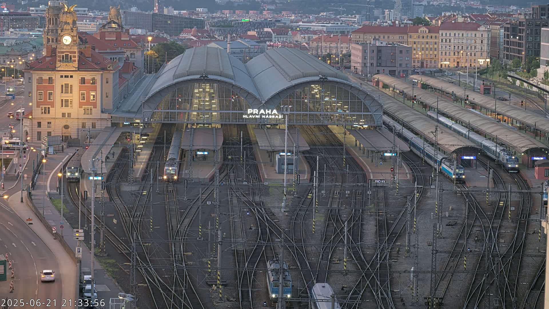 Prague Main Train  Station Live Cam & Praha City Skyline Live Cam, (Praha Hlavní Nádraží)- Vinohrady, Prague, Czechia