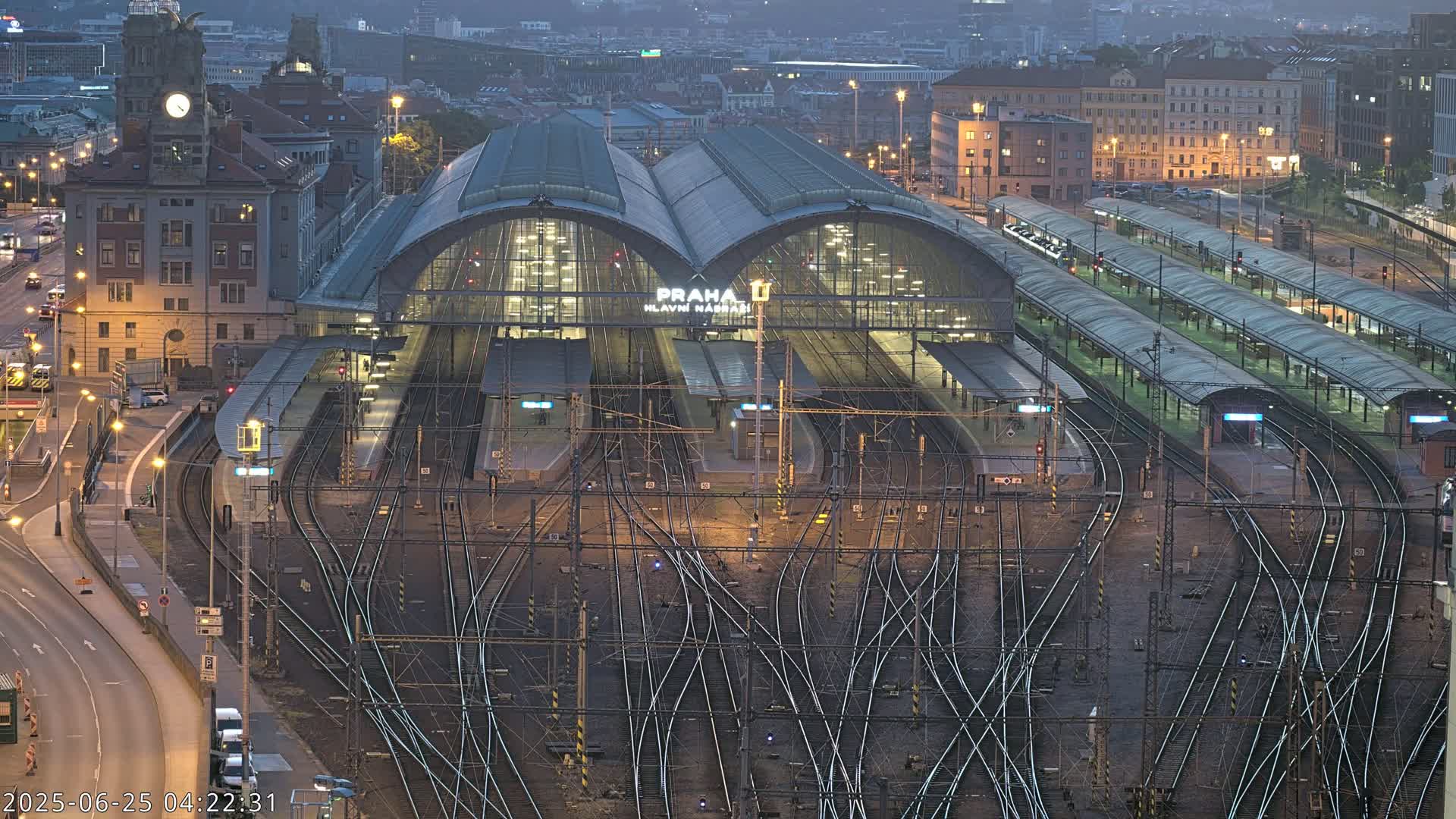Prague Main Train  Station Live Cam & Praha City Skyline Live Cam, (Praha Hlavní Nádraží)- Vinohrady, Prague, Czechia