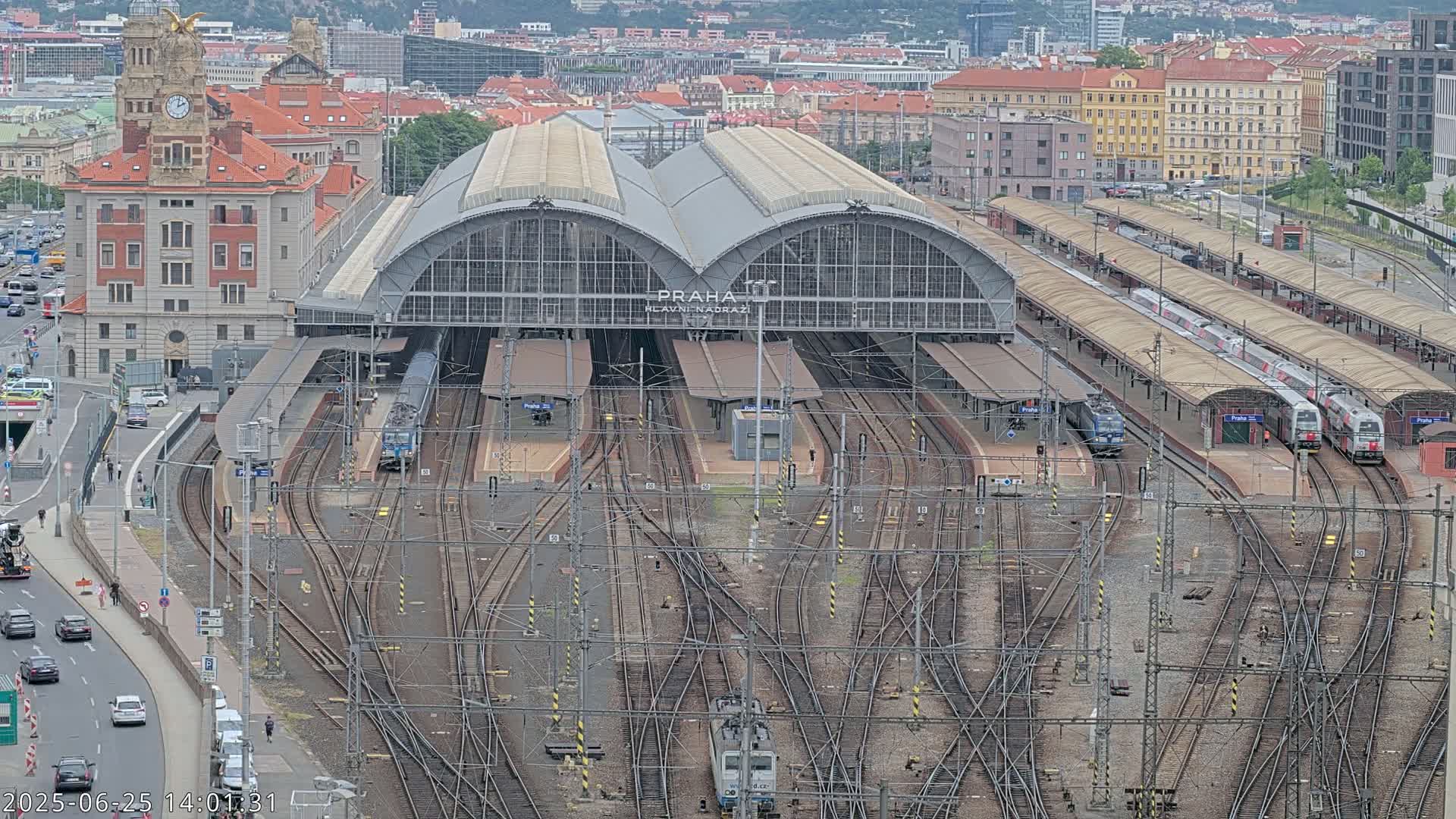 Prague Main Train  Station Live Cam & Praha City Skyline Live Cam, (Praha Hlavní Nádraží)- Vinohrady, Prague, Czechia