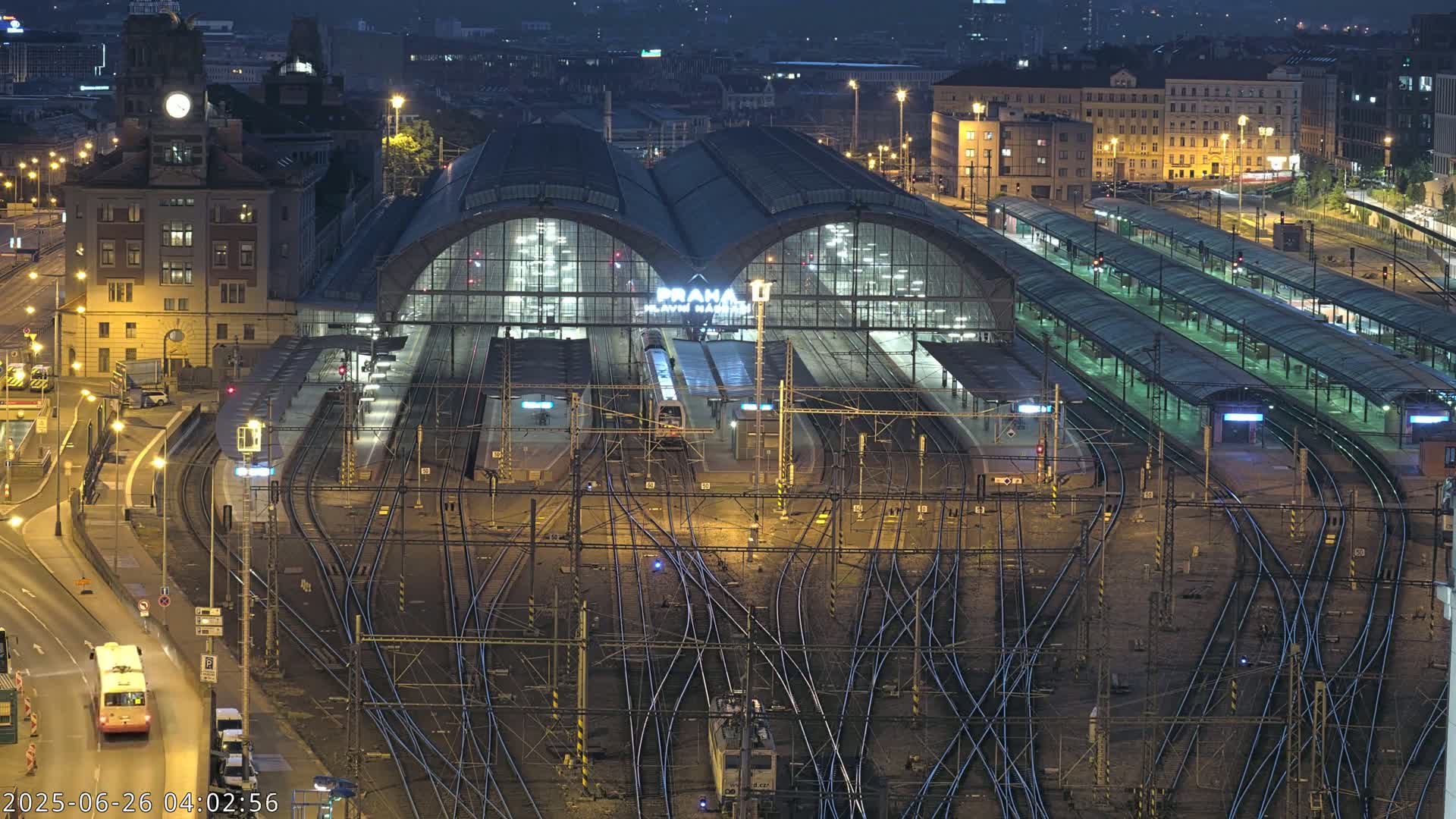 Prague Main Train  Station Live Cam & Praha City Skyline Live Cam, (Praha Hlavní Nádraží)- Vinohrady, Prague, Czechia