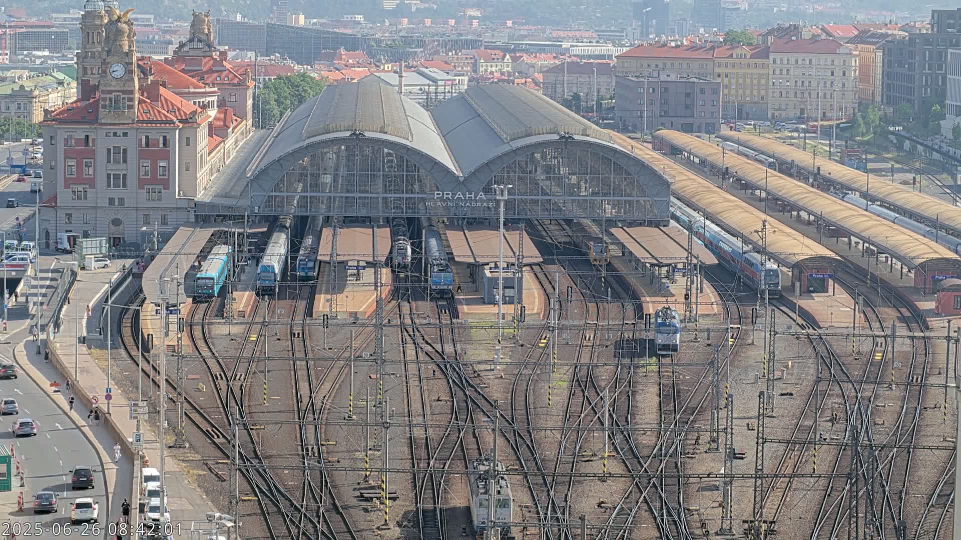 Prague Main Train  Station Live Cam & Praha City Skyline Live Cam, (Praha Hlavní Nádraží)- Vinohrady, Prague, Czechia