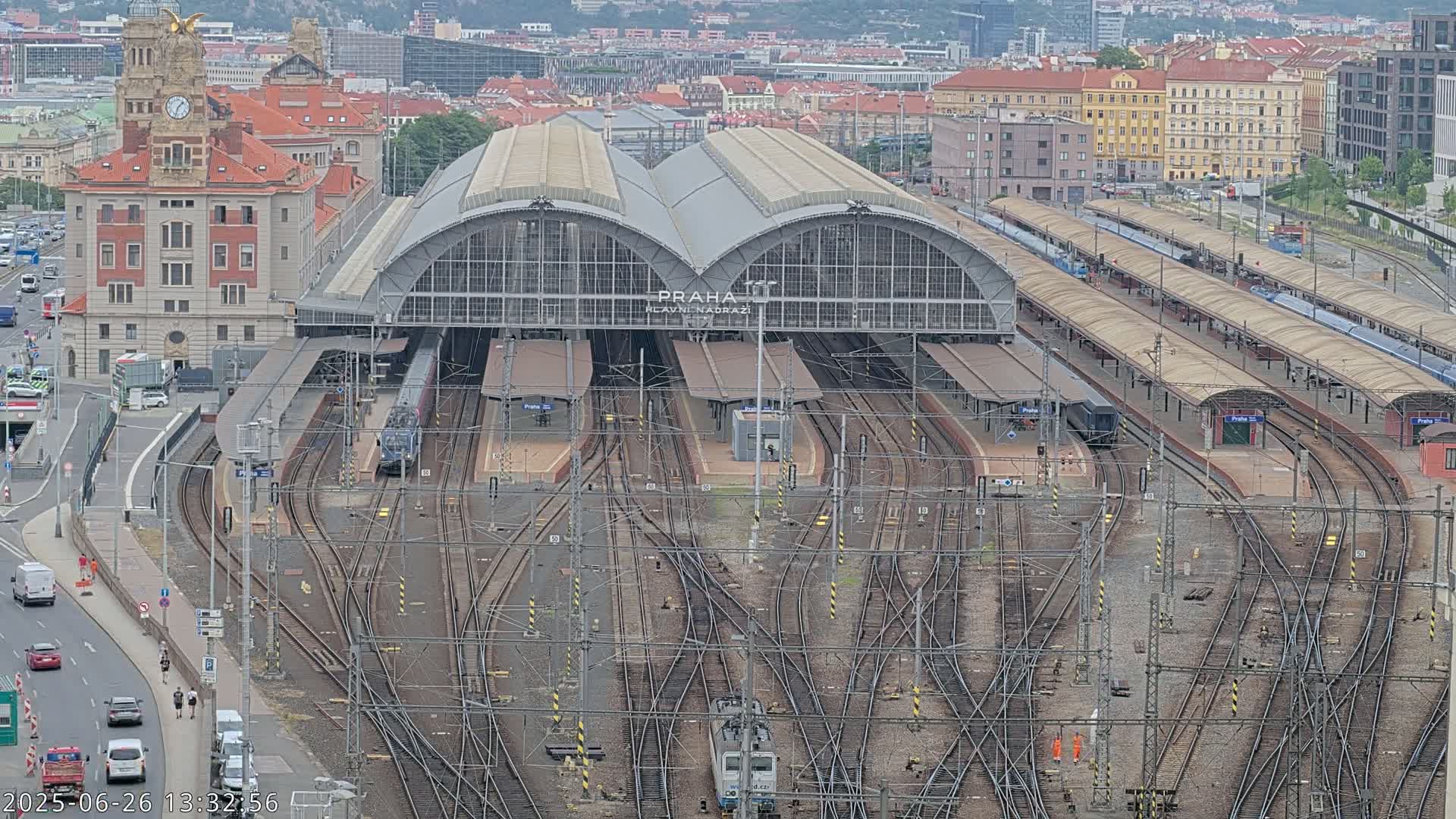 Prague Main Train  Station Live Cam & Praha City Skyline Live Cam, (Praha Hlavní Nádraží)- Vinohrady, Prague, Czechia