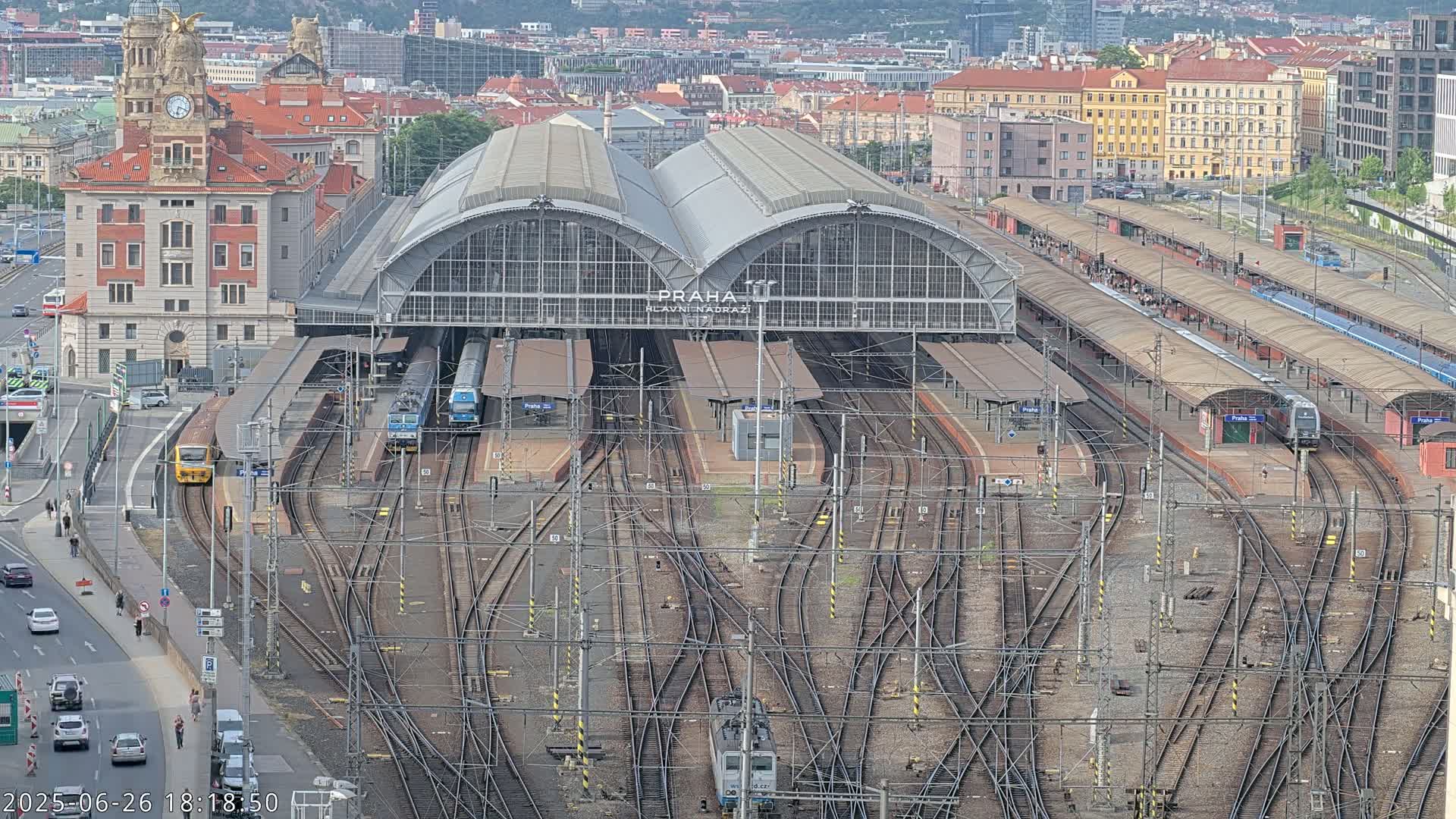 Prague Main Train  Station Live Cam & Praha City Skyline Live Cam, (Praha Hlavní Nádraží)- Vinohrady, Prague, Czechia