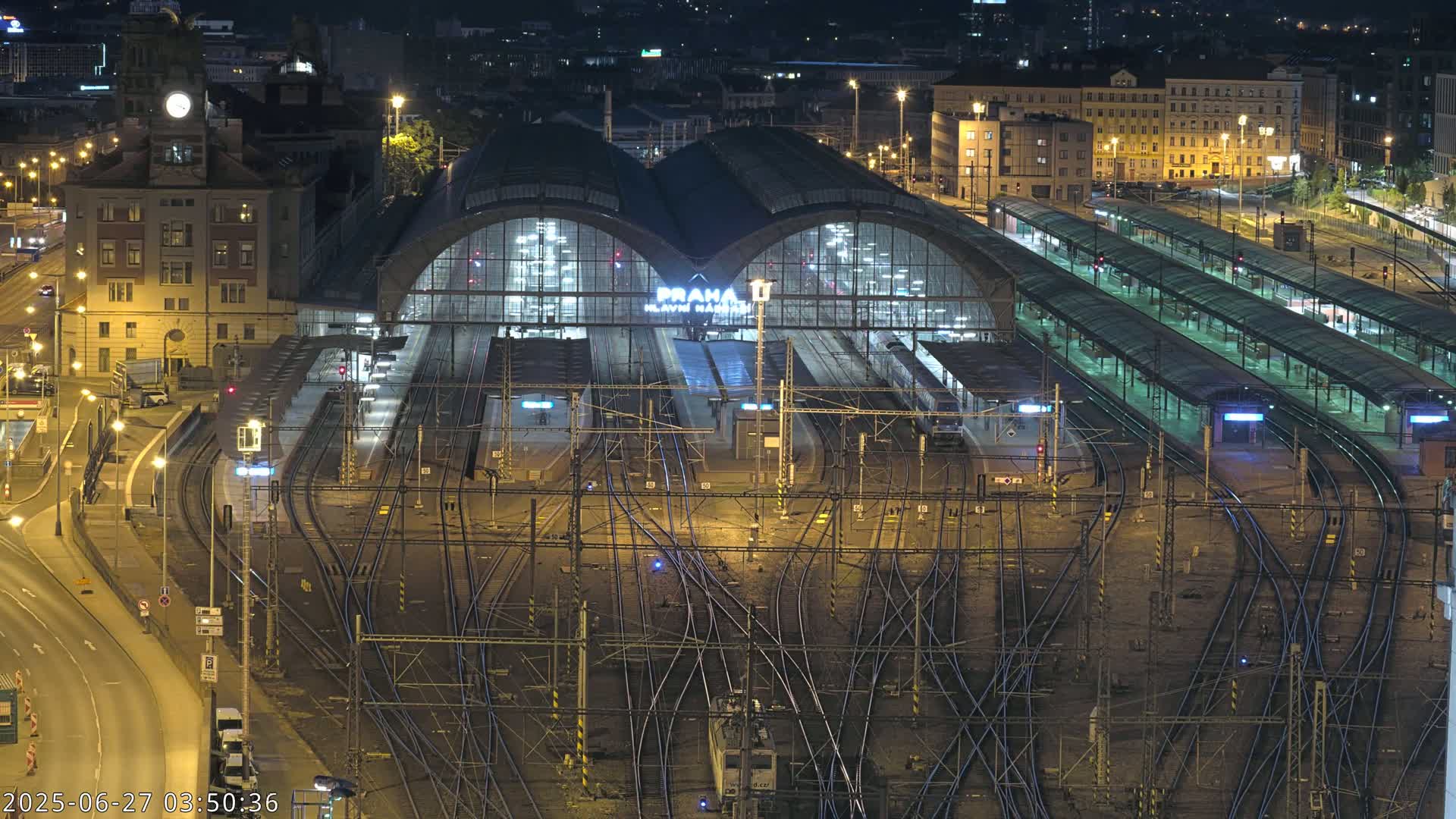 Prague Main Train  Station Live Cam & Praha City Skyline Live Cam, (Praha Hlavní Nádraží)- Vinohrady, Prague, Czechia