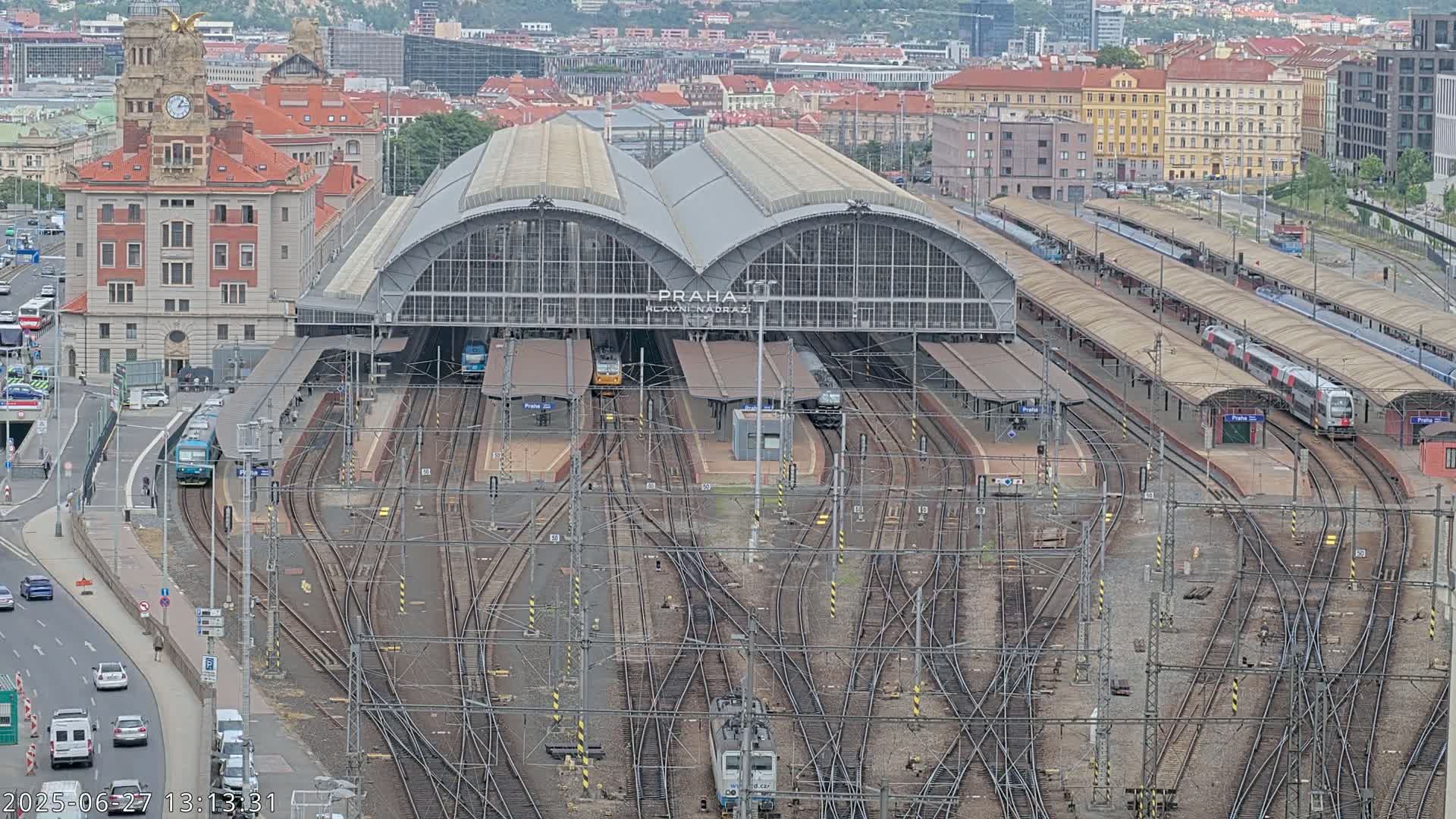 Prague Main Train  Station Live Cam & Praha City Skyline Live Cam, (Praha Hlavní Nádraží)- Vinohrady, Prague, Czechia