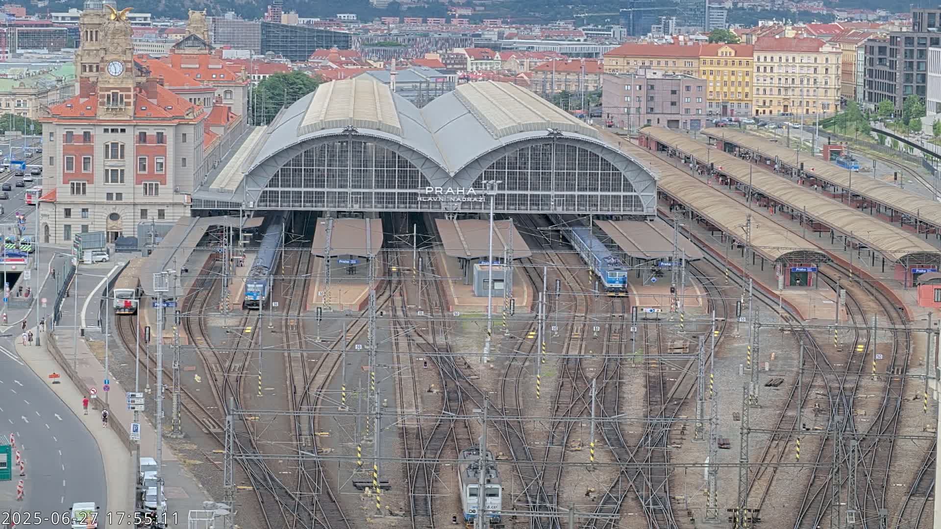Prague Main Train  Station Live Cam & Praha City Skyline Live Cam, (Praha Hlavní Nádraží)- Vinohrady, Prague, Czechia