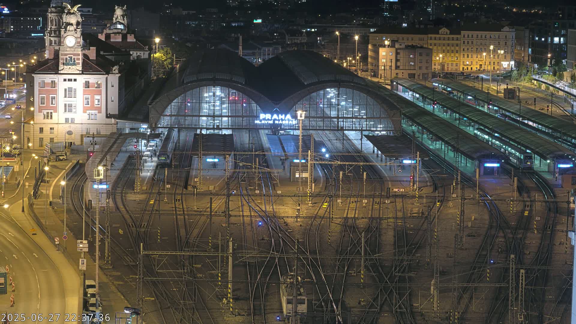 Prague Main Train  Station Live Cam & Praha City Skyline Live Cam, (Praha Hlavní Nádraží)- Vinohrady, Prague, Czechia