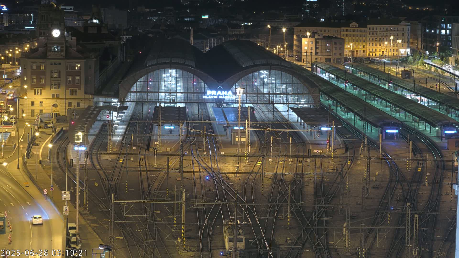 Prague Main Train  Station Live Cam & Praha City Skyline Live Cam, (Praha Hlavní Nádraží)- Vinohrady, Prague, Czechia