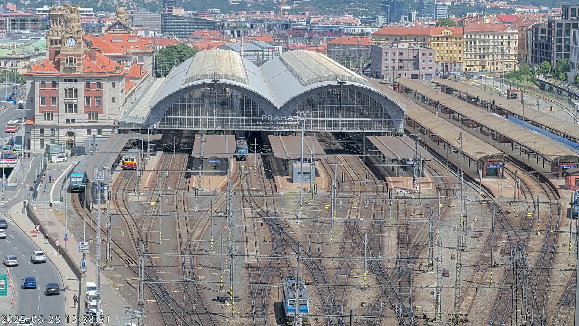 Prague Main Train  Station Live Cam & Praha City Skyline Live Cam, (Praha Hlavní Nádraží)- Vinohrady, Prague, Czechia