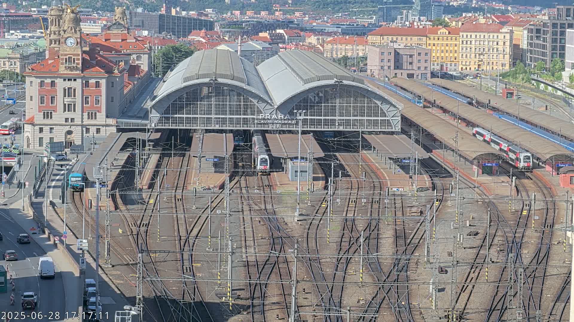 Prague Main Train  Station Live Cam & Praha City Skyline Live Cam, (Praha Hlavní Nádraží)- Vinohrady, Prague, Czechia