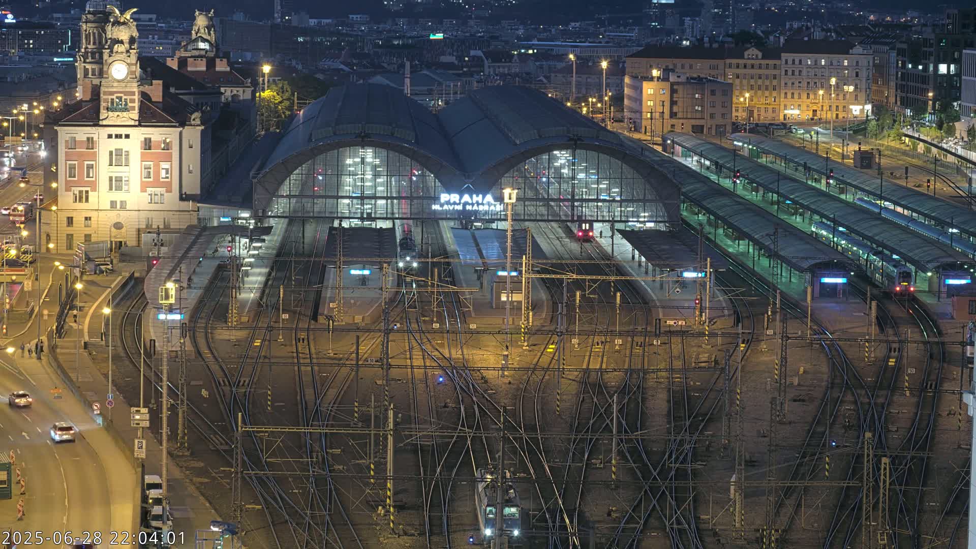 Prague Main Train  Station Live Cam & Praha City Skyline Live Cam, (Praha Hlavní Nádraží)- Vinohrady, Prague, Czechia