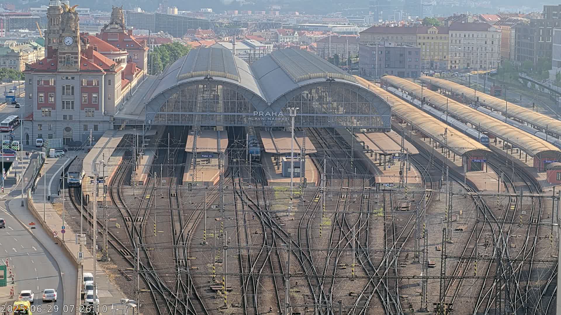 Prague Main Train  Station Live Cam & Praha City Skyline Live Cam, (Praha Hlavní Nádraží)- Vinohrady, Prague, Czechia