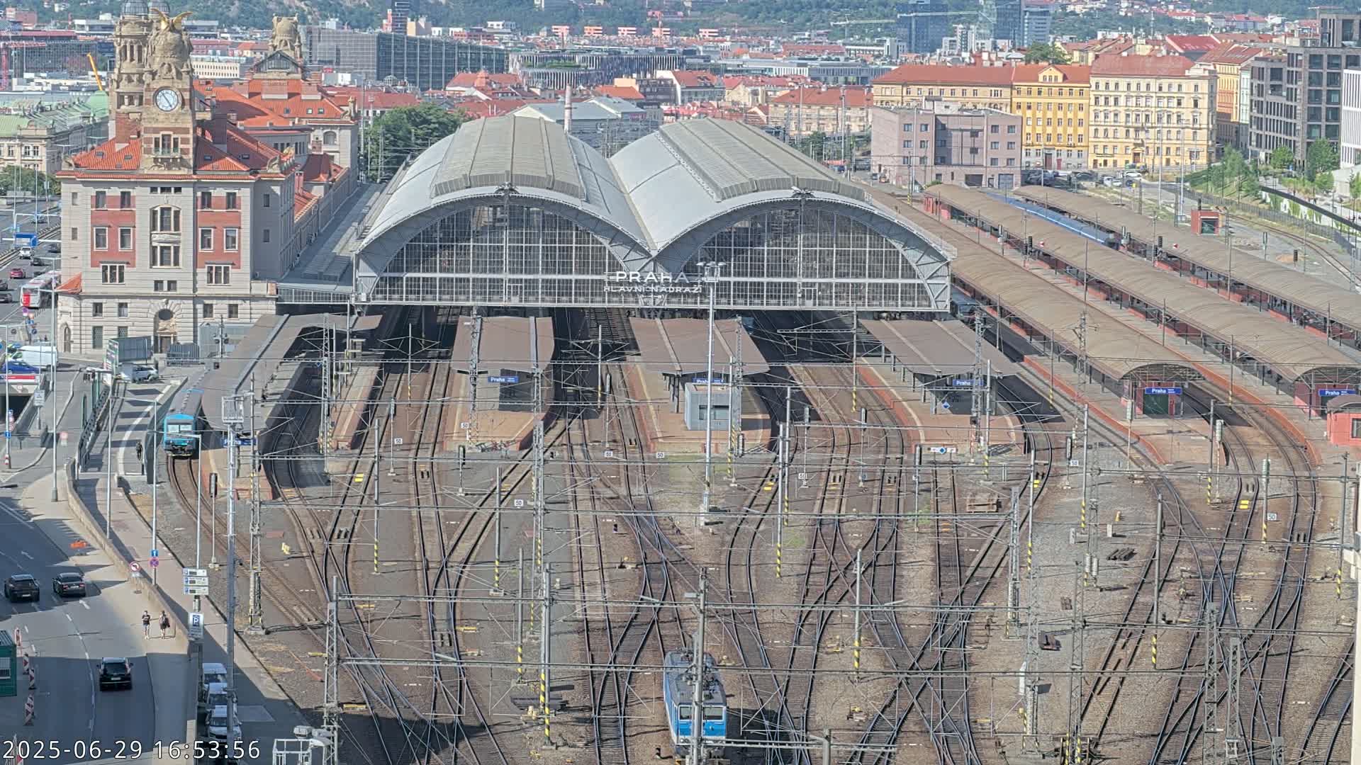 Prague Main Train  Station Live Cam & Praha City Skyline Live Cam, (Praha Hlavní Nádraží)- Vinohrady, Prague, Czechia