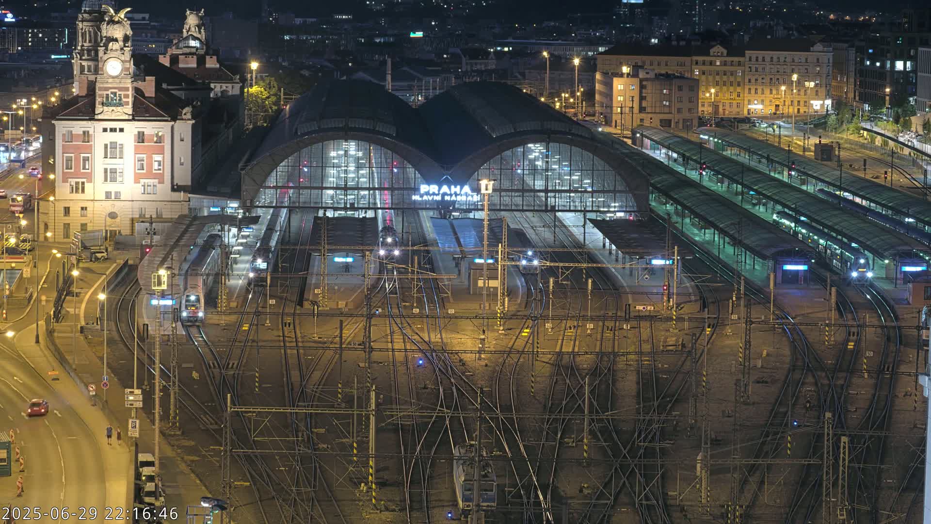 Prague Main Train  Station Live Cam & Praha City Skyline Live Cam, (Praha Hlavní Nádraží)- Vinohrady, Prague, Czechia