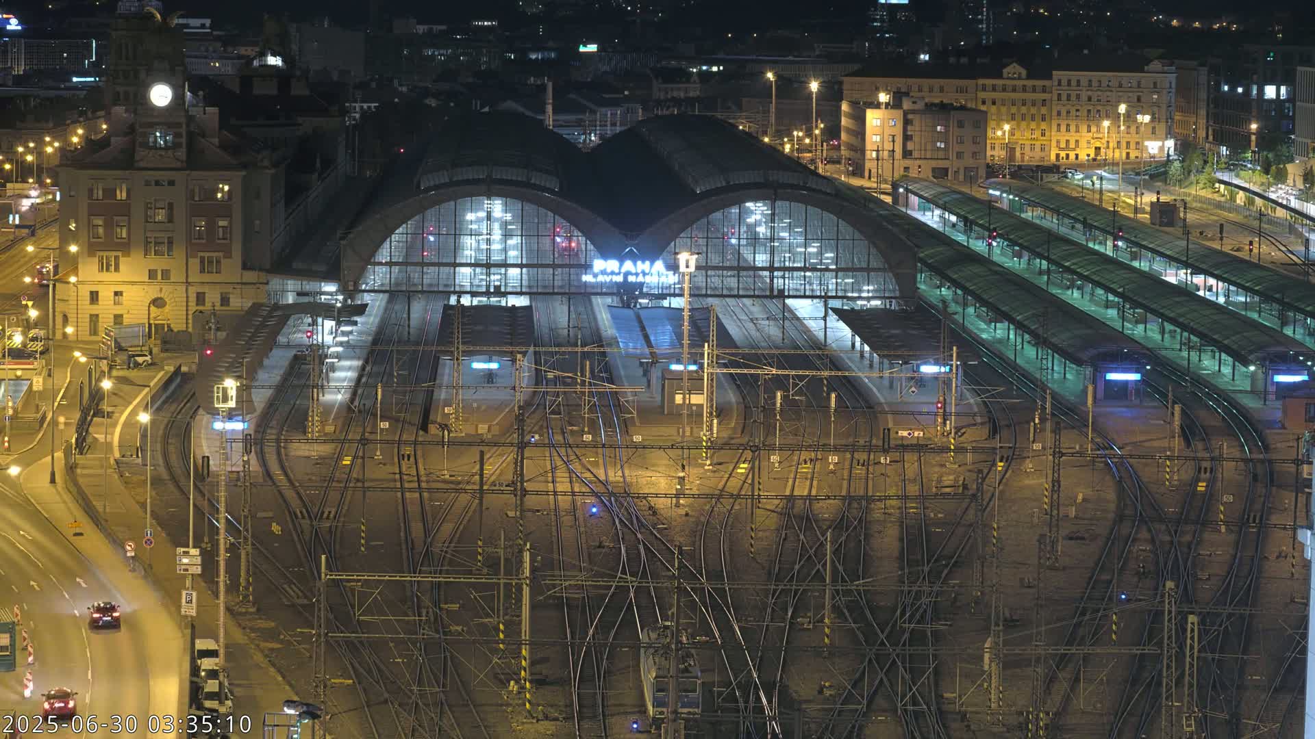 Prague Main Train  Station Live Cam & Praha City Skyline Live Cam, (Praha Hlavní Nádraží)- Vinohrady, Prague, Czechia