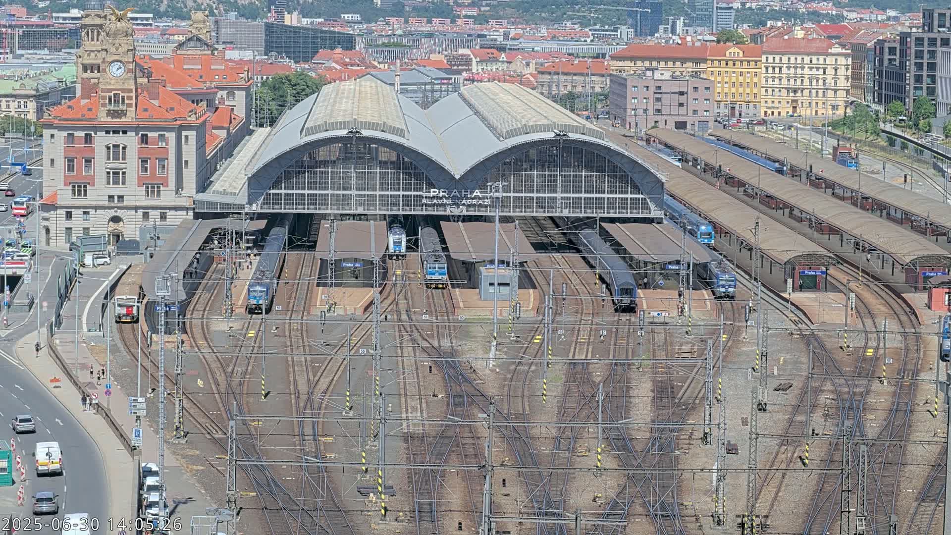 Prague Main Train  Station Live Cam & Praha City Skyline Live Cam, (Praha Hlavní Nádraží)- Vinohrady, Prague, Czechia