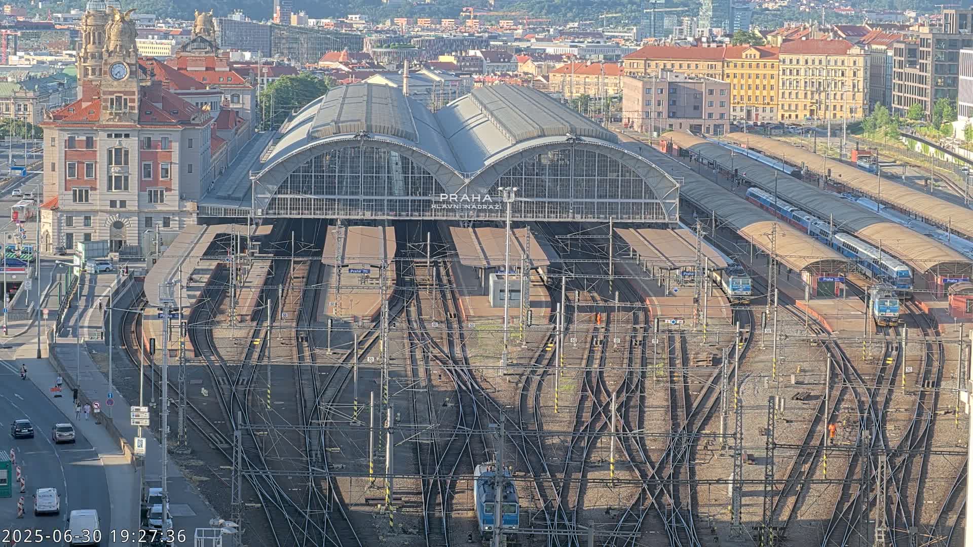 Prague Main Train  Station Live Cam & Praha City Skyline Live Cam, (Praha Hlavní Nádraží)- Vinohrady, Prague, Czechia