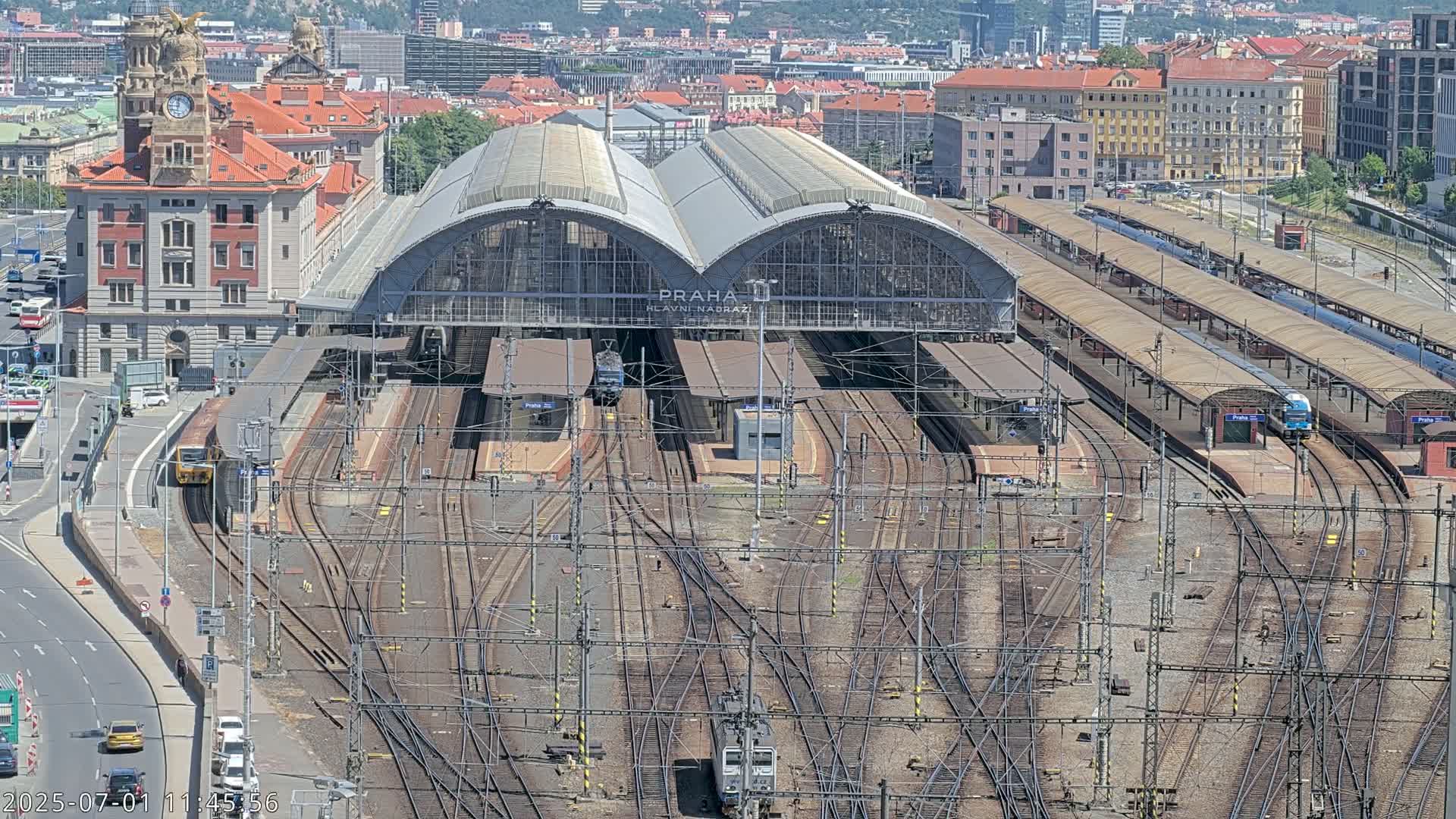 Prague Main Train  Station Live Cam & Praha City Skyline Live Cam, (Praha Hlavní Nádraží)- Vinohrady, Prague, Czechia