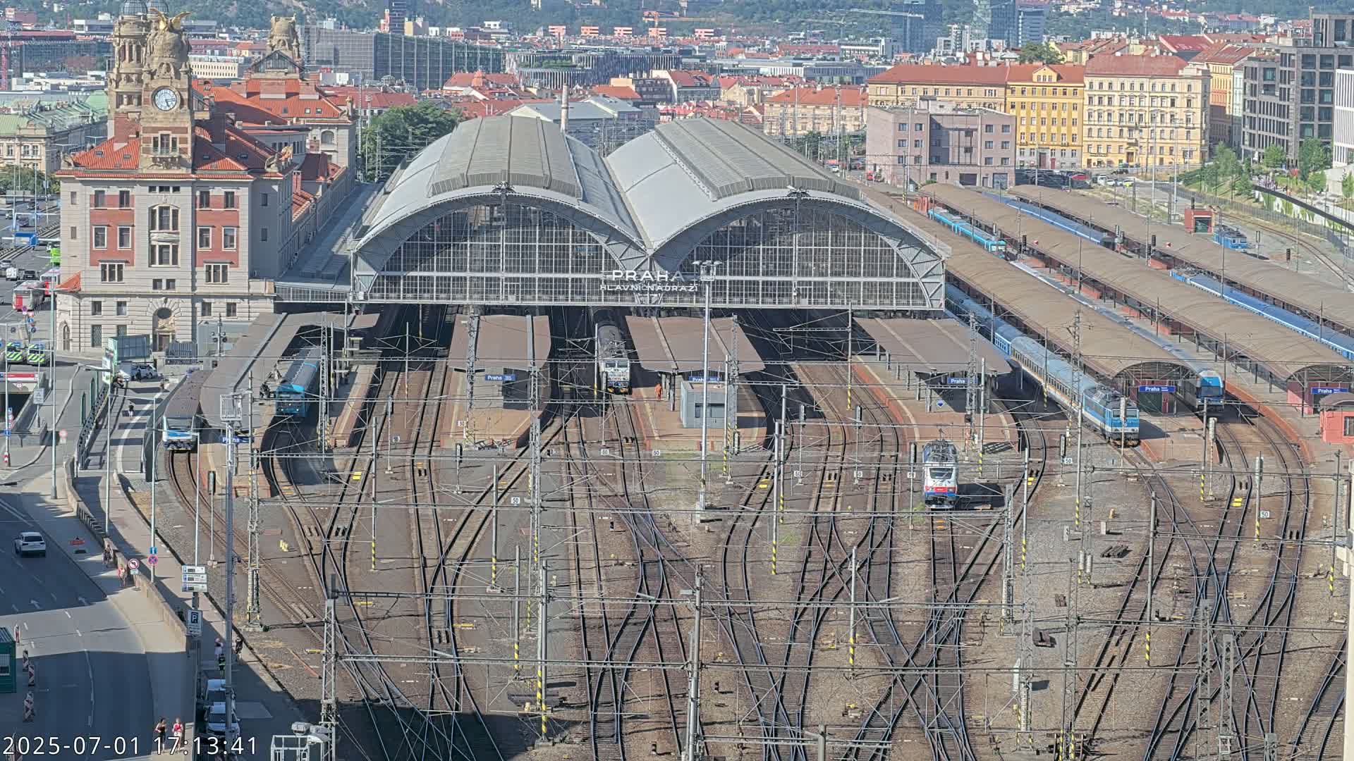 Prague Main Train  Station Live Cam & Praha City Skyline Live Cam, (Praha Hlavní Nádraží)- Vinohrady, Prague, Czechia