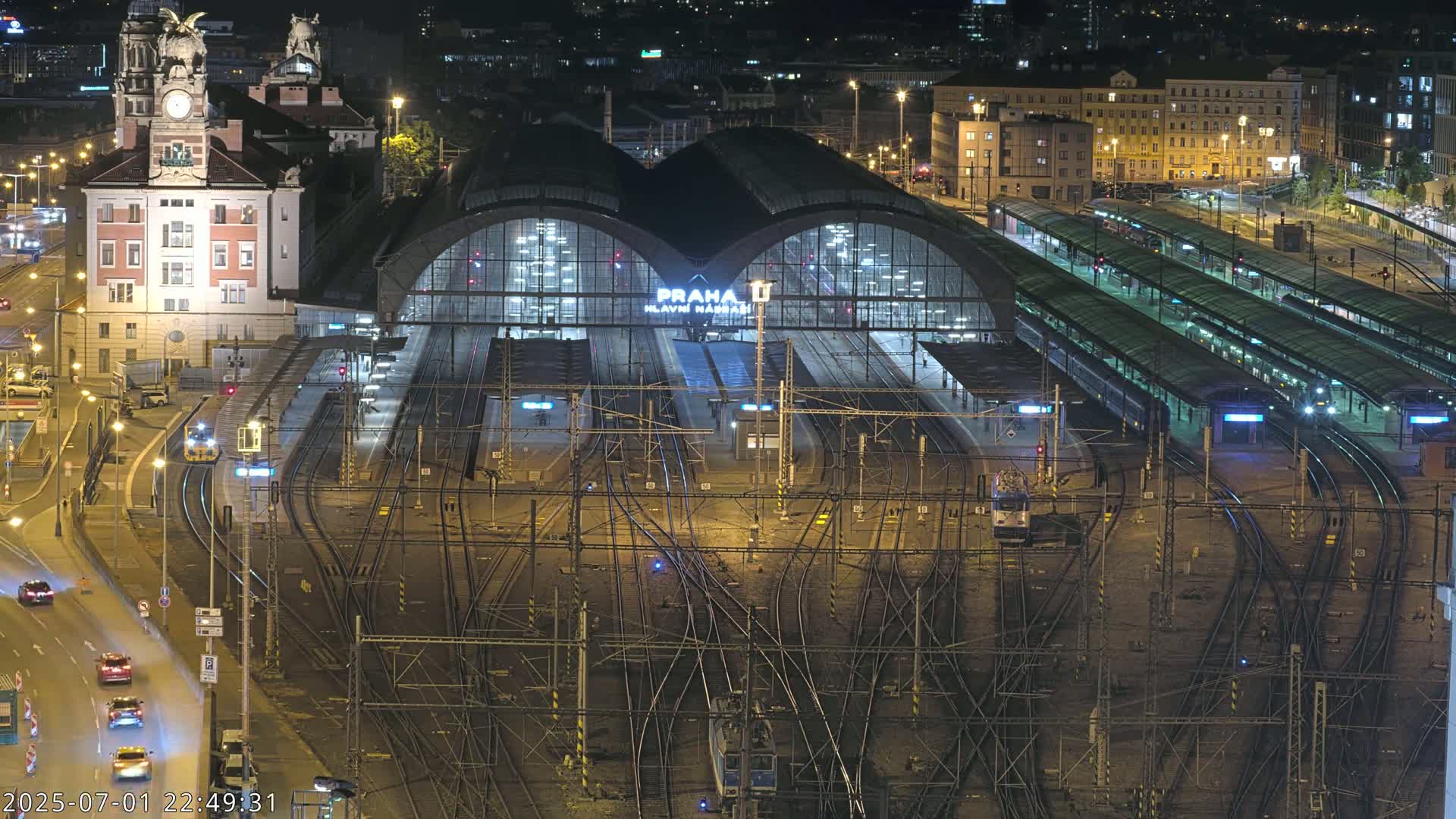 Prague Main Train  Station Live Cam & Praha City Skyline Live Cam, (Praha Hlavní Nádraží)- Vinohrady, Prague, Czechia