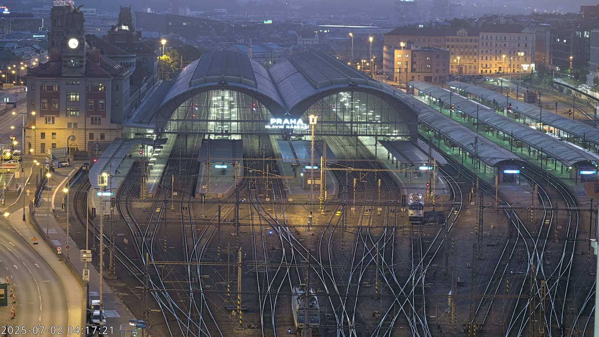 Prague Main Train  Station Live Cam & Praha City Skyline Live Cam, (Praha Hlavní Nádraží)- Vinohrady, Prague, Czechia