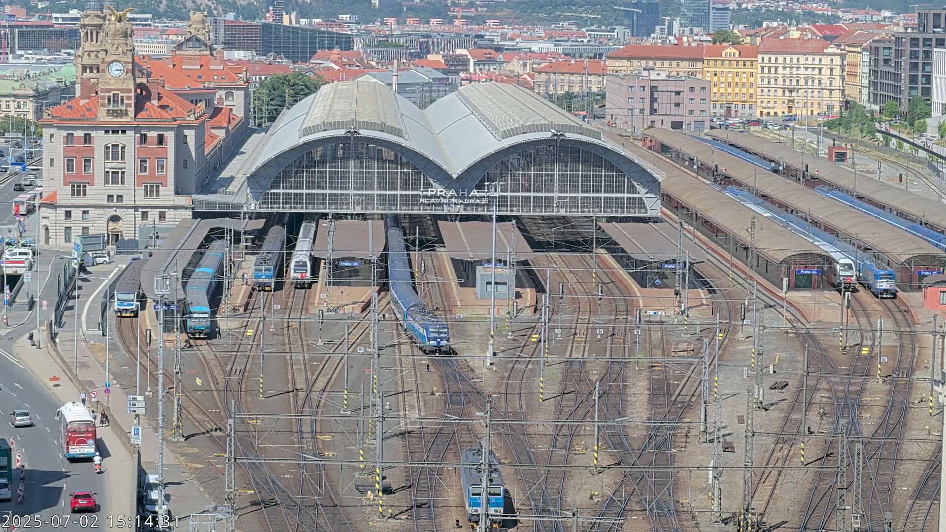 Prague Main Train  Station Live Cam & Praha City Skyline Live Cam, (Praha Hlavní Nádraží)- Vinohrady, Prague, Czechia