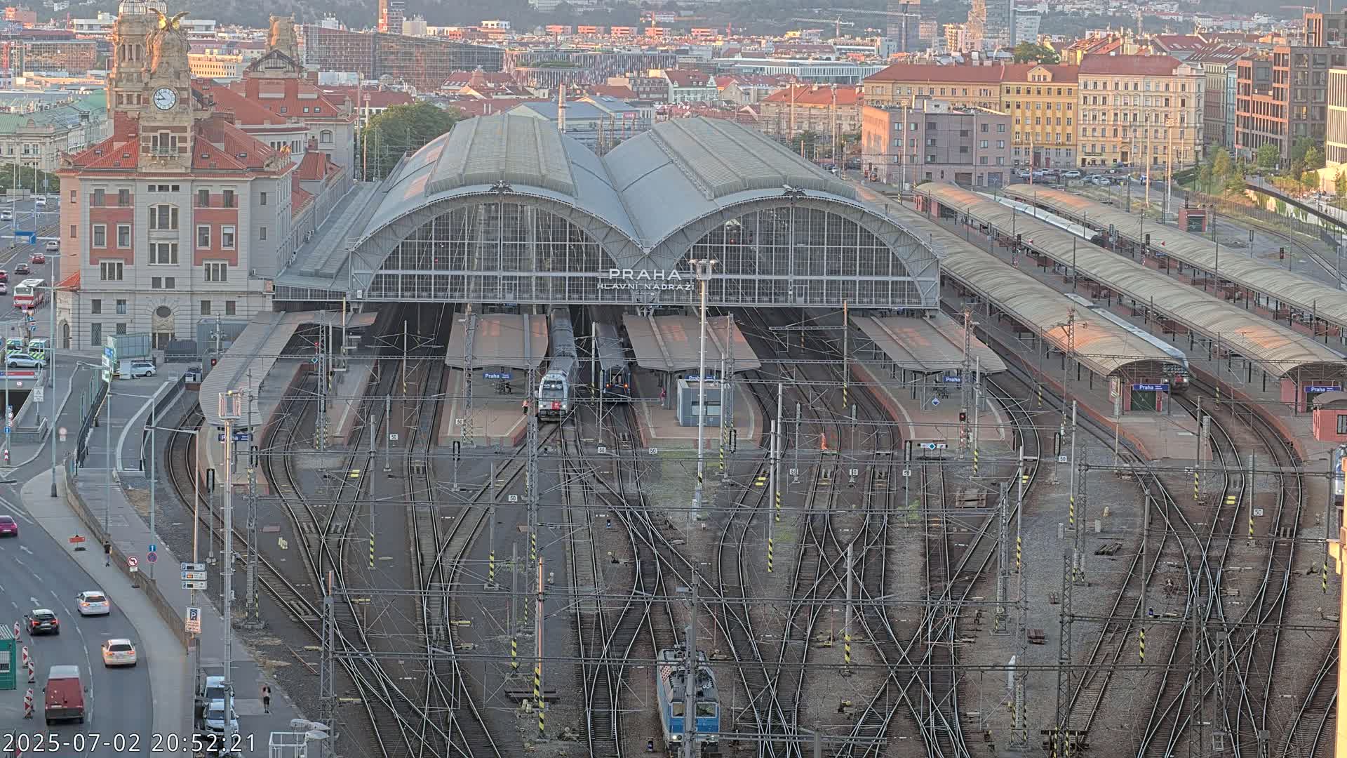 Prague Main Train  Station Live Cam & Praha City Skyline Live Cam, (Praha Hlavní Nádraží)- Vinohrady, Prague, Czechia