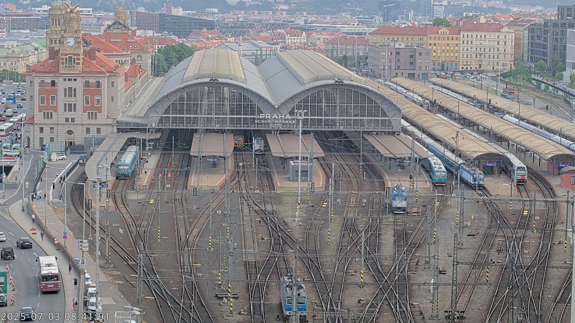Prague Main Train  Station Live Cam & Praha City Skyline Live Cam, (Praha Hlavní Nádraží)- Vinohrady, Prague, Czechia