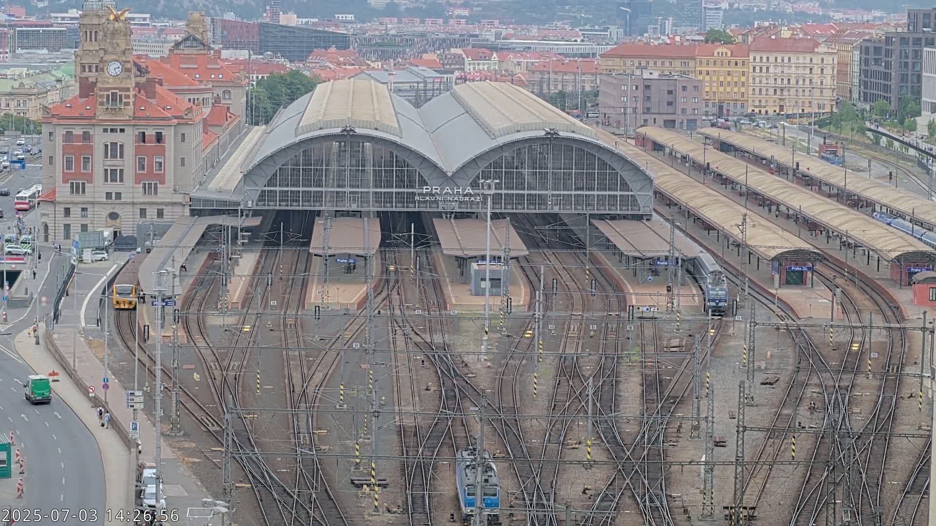 Prague Main Train  Station Live Cam & Praha City Skyline Live Cam, (Praha Hlavní Nádraží)- Vinohrady, Prague, Czechia