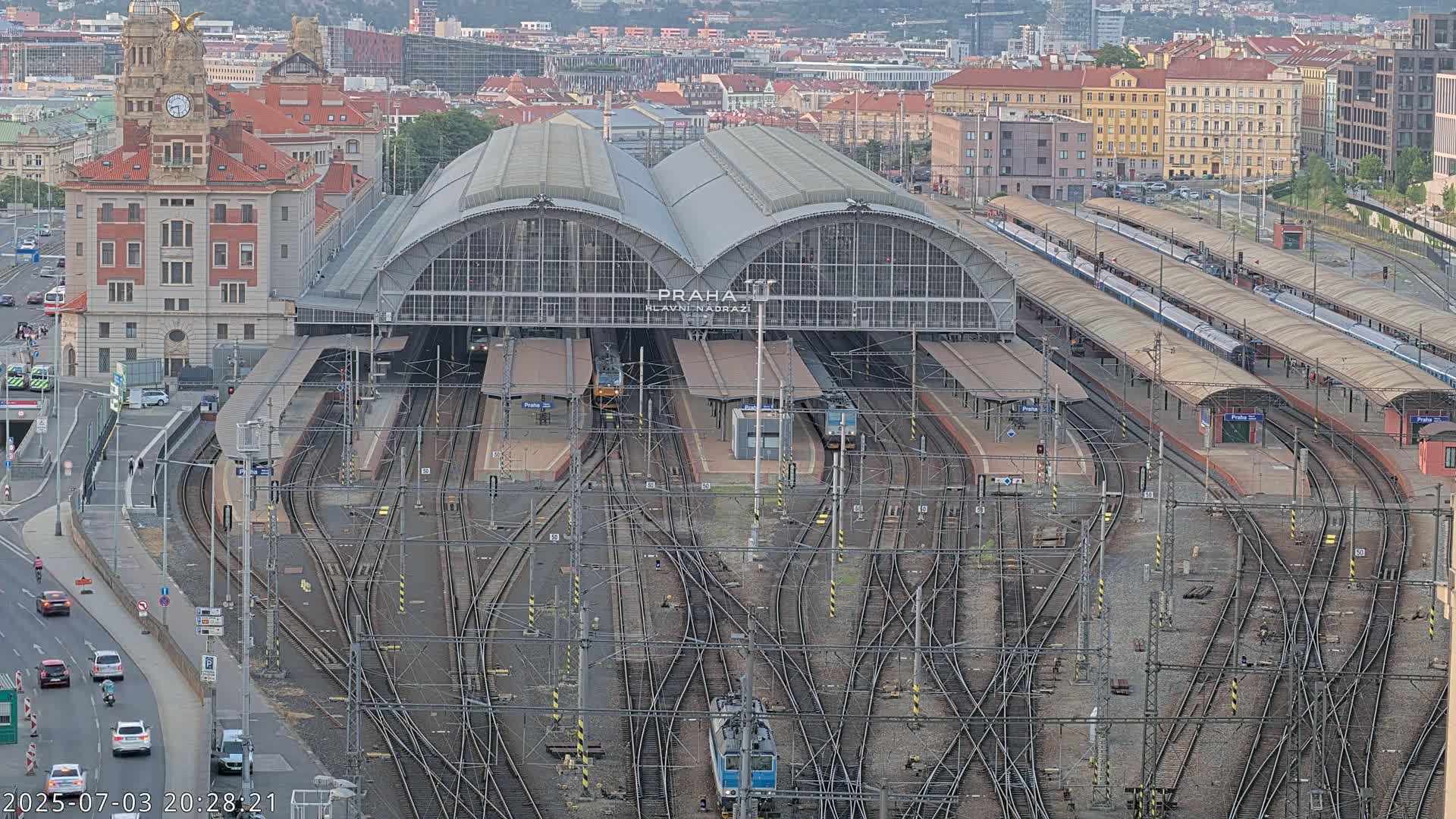 Prague Main Train  Station Live Cam & Praha City Skyline Live Cam, (Praha Hlavní Nádraží)- Vinohrady, Prague, Czechia