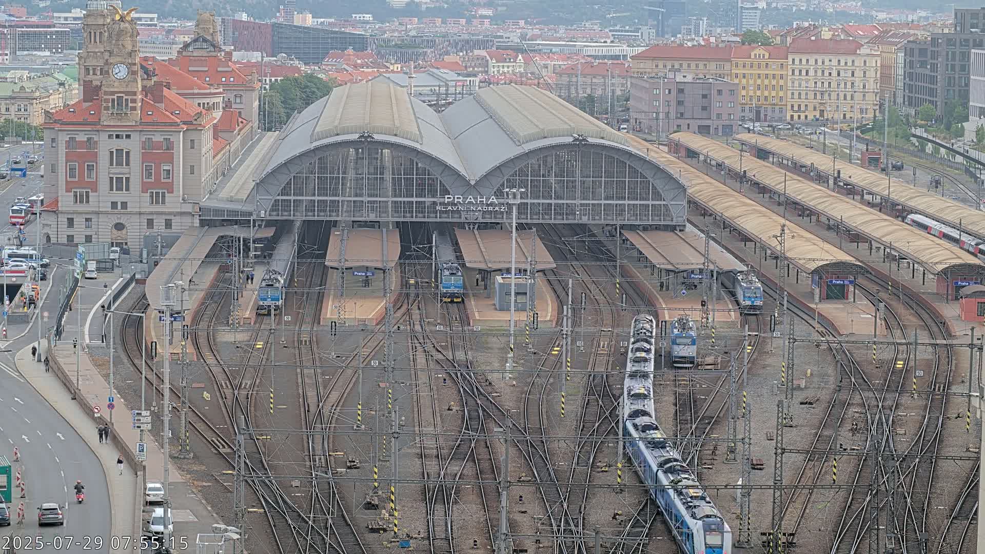 Prague Main Train  Station Live Cam & Praha City Skyline Live Cam, (Praha Hlavní Nádraží)- Vinohrady, Prague, Czechia