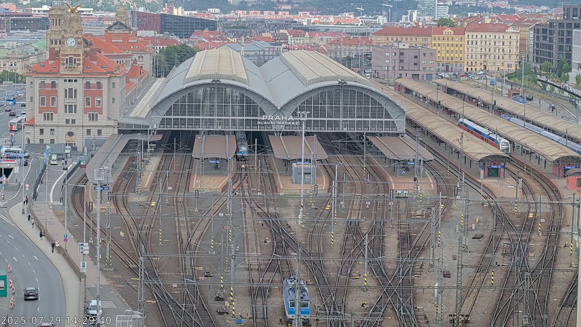 Prague Main Train  Station Live Cam & Praha City Skyline Live Cam, (Praha Hlavní Nádraží)- Vinohrady, Prague, Czechia