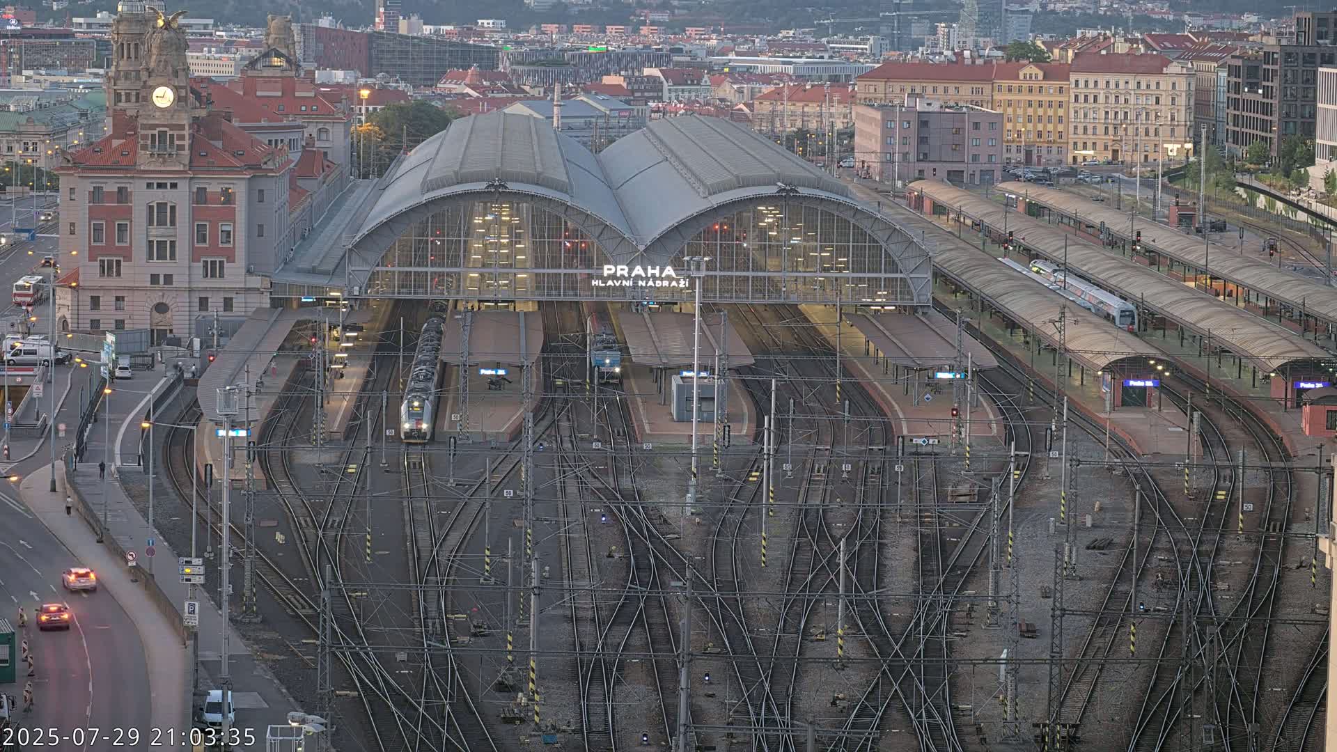 Prague Main Train  Station Live Cam & Praha City Skyline Live Cam, (Praha Hlavní Nádraží)- Vinohrady, Prague, Czechia